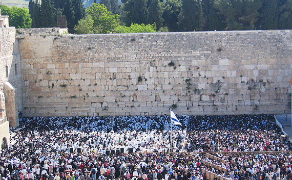 Western Wall during the Priestly Benediction Passover 2005