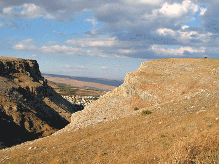 The Arbel lookout is a green dot on the horizon! The Arbel lookout is a green dot on the horizon!