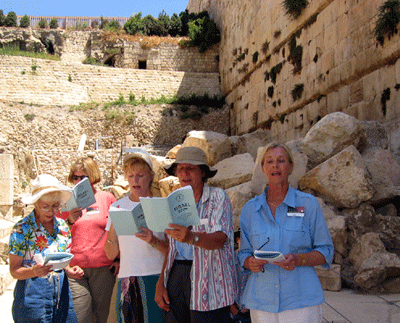 Sunday devotions outside the Temple Mount