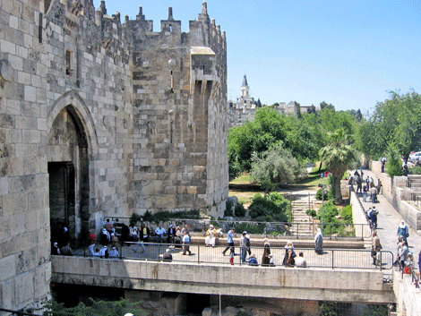 Walking about the Damascus Gate Walking about the Damascus Gate